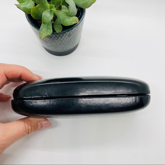 Gucci | Hard Clamshell Glasses Case - Picture 5 of 6